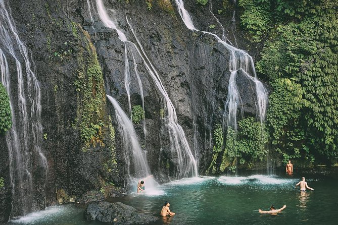 Best of North Bali: Banyumala Waterfall, Handara Gate and Temple - Handara Gate, 35 minutes of polished photo time