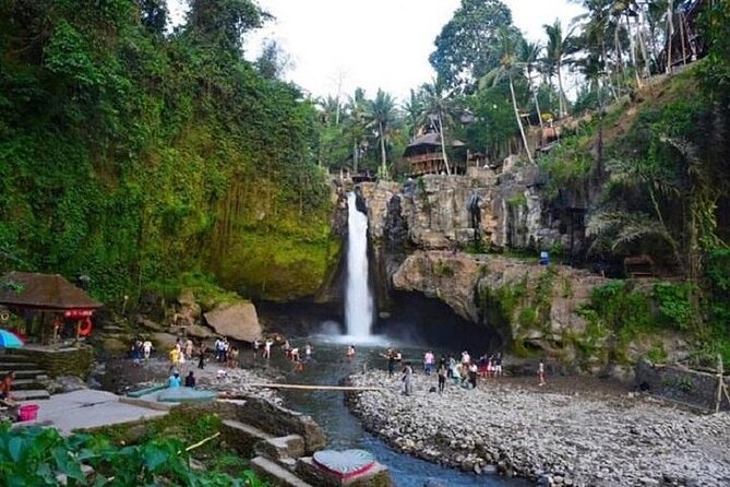 Blue Lagoon Snorkeling and Lunch - Ubud Monkey Forest - Waterfall - A useful stop at Topi Inn after the water