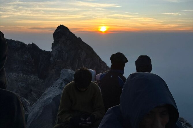 Dekwar Mount Agung Sunrise Trekking - Coffee, snacks, and small comforts above the trailhead