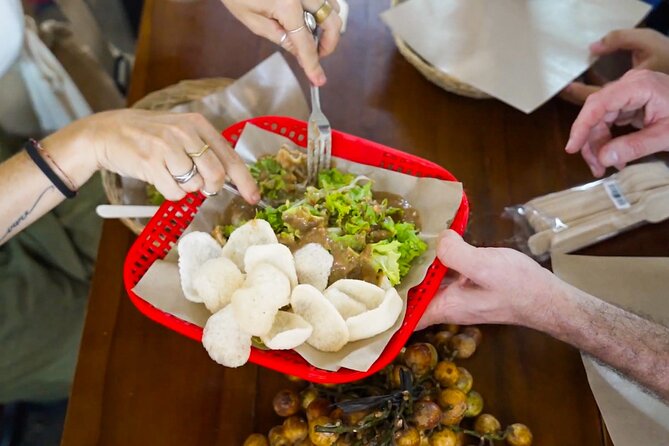 Denpasar Night Market Food Tour - Dadar gulung and homemade Balinese sweets