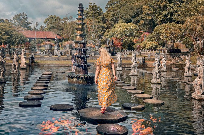 Discover East Bali: Snorkeling Blue lagoon & Instagramable Spots - What the private-car setup means for value