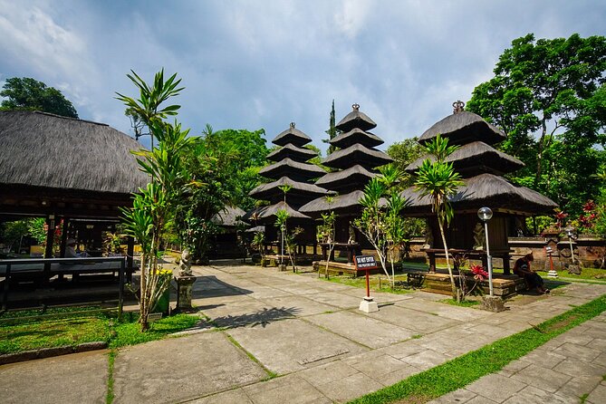 Discover Hidden Waterfall, Unesco Rice Terraces and Mountain Temple - Local lunch between the sights
