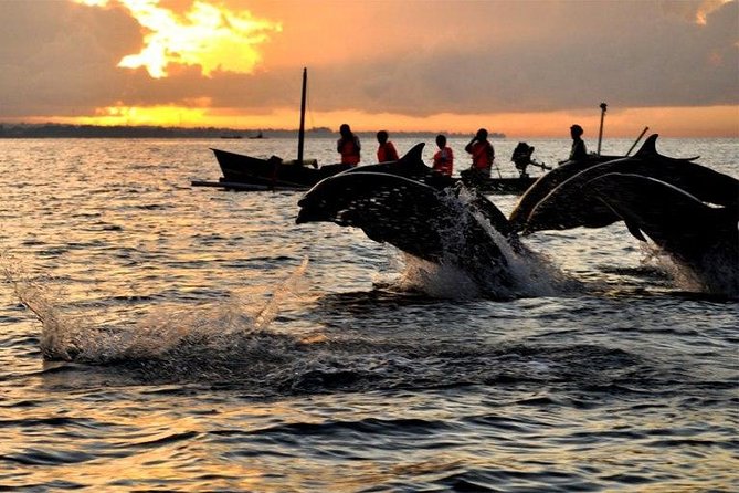 Dolphin Tour and Sunrise Watching in Lovina Beach - All Inclusive - Sunrise on Lovina Beach starts well before sunrise