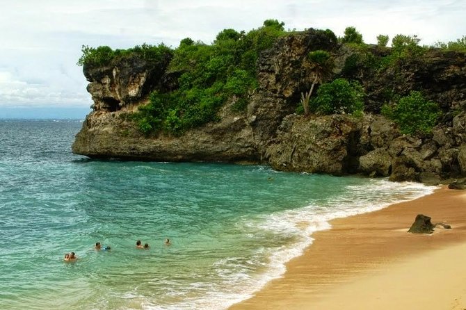 East Bali Tour: Lempuyang Temple - Gate of Heaven, Tirta Gangga, Virgin Beach - Ujung Water Palace adds another side of Karangasem