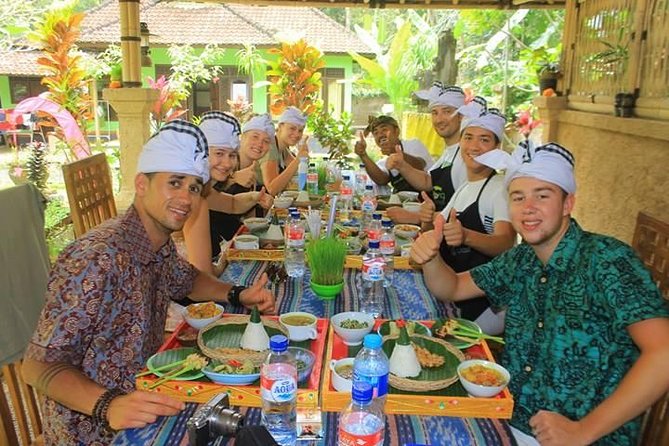Exclusive Authentic Balinese Cooking Class at Family home - The important work happens in the spice paste