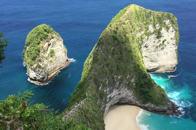 Explore The Nusapenida island In one Day - Broken Beach and its natural sea arch