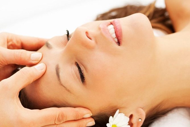 Facial treatment + Balinese massage at Bali Luxury Spa - The foot wash gives the appointment a gentle beginning