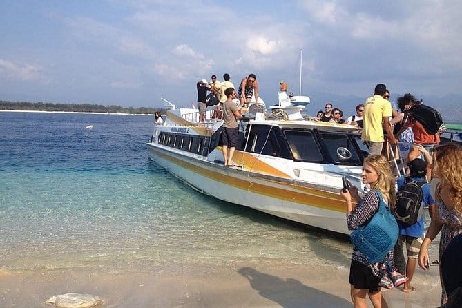 Fastboat to Gili Trawangan or Gili Air - What happens at Padang Bai