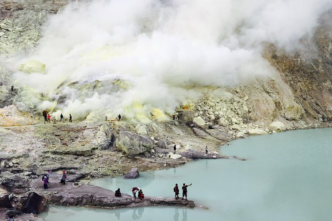 From Bali: 24-Hour Kawah Ijen Blue Flames, Dinner & Room - Dinner, a private room, and a short rest
