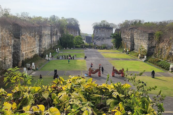 Full Day All Inclusive Uluwatu South Bali Private Tour - Lunch with Indonesian food