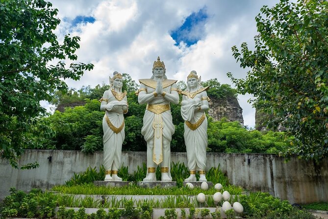 Full Day All Inclusive Uluwatu South Bali Private Tour - Uluwatu Temple above the Indonesian Ocean