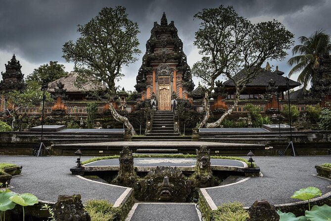 Full-Day Highlights and Best of Ubud Village - Sacred Monkey Forest Sanctuary: wildlife in a temple setting