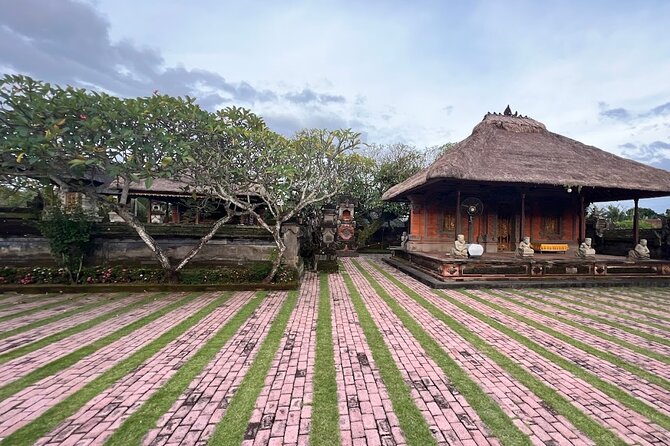 Full Day Kintamani Volcano View and Batur Natural Hot Spring - Lunch pairs Indonesian food with the volcano