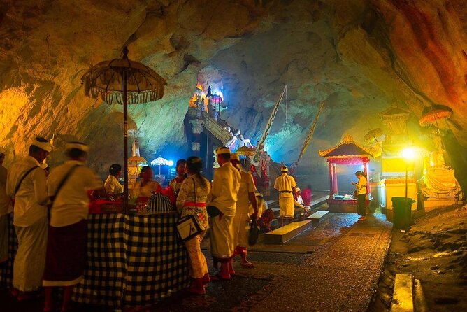 Full Day Private Tour to Nusa Penida Underground Temple from Bali - Lunch, water, and the value of an all-in price
