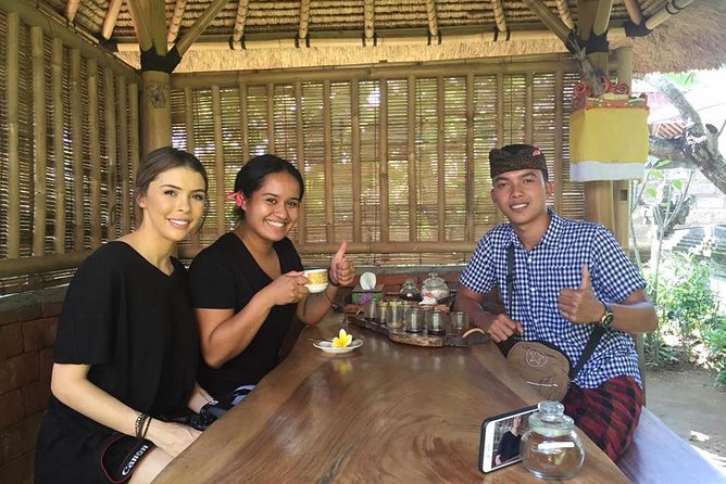 Full-Day Tour: White Water Rafting and Highlight of Ubud with All-inclusive - Lunch as the useful midpoint
