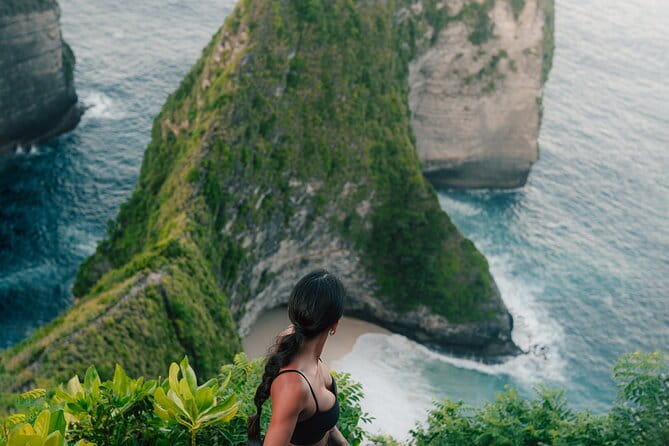 Full Day Ubud Tanah Lot Uluwatu All Inclusive Private Tour - Tanah Lot and the sea temple setting