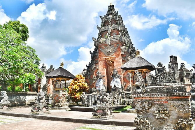 Half Day Bali Shopping Art Village Private Tour - Mas Carving Center and the feel of carved wood
