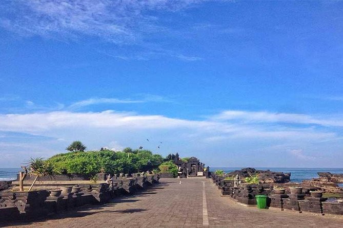 Half-Day Taman Ayun UNESCO and Tanah Lot Temple with private Car - What the driver adds to the experience