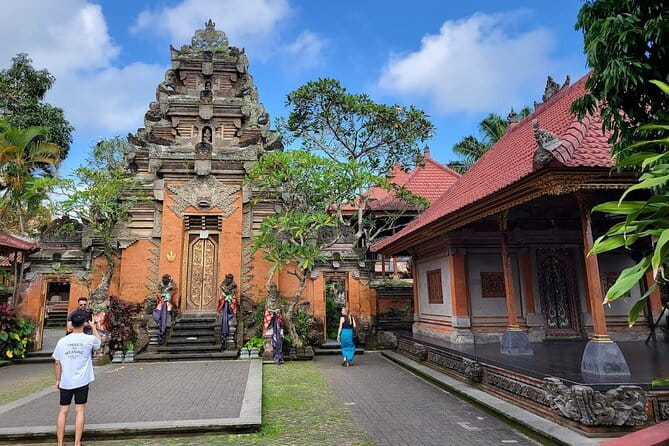 Half Day Ubud Village Private All Inclusive Tour - Ubud Traditional Art Market: two hours to browse and bargain