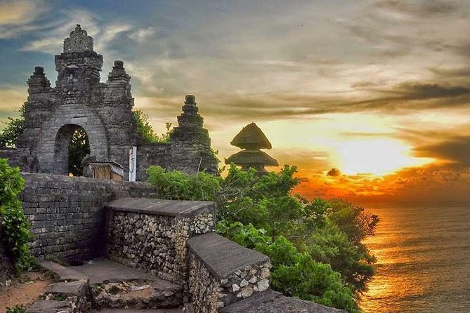 Halfday Tour:Uluwatu Temple,Kecak Dance and Dinner Jimbaran Beach with Transport - Two hours at Pura Luhur Uluwatu