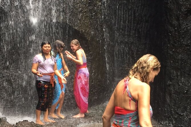 Healing and Purifications Tour in Bali - Meeting Mangku before the water ritual