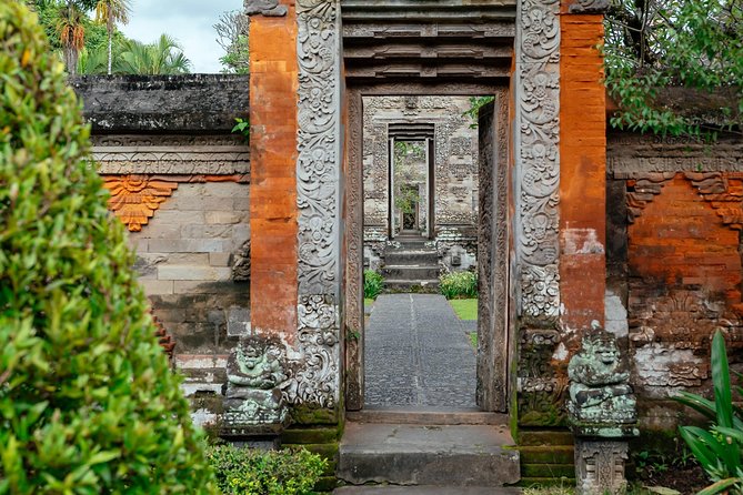 Highlights & Hidden Gems of Bali: Private City Tour - A private guide changes the pace