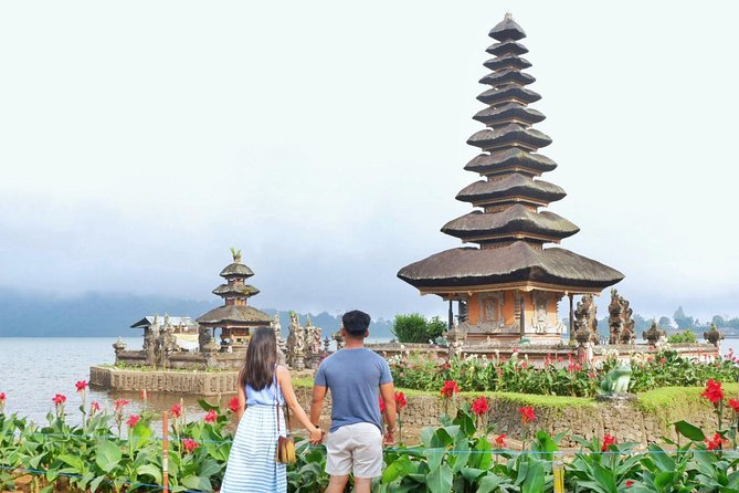 Instagram Tour in Bali: The Most Beautiful Spots - Ulun Danu Beratan beside the lake