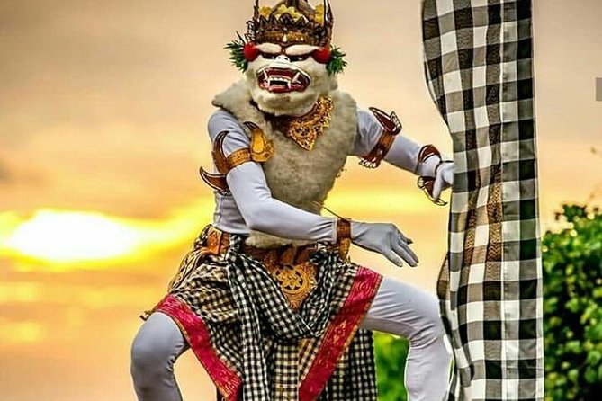 Kecak fire dance and uluwatu temple tour - free wifi - Uluwatu Temple above the Indian Ocean