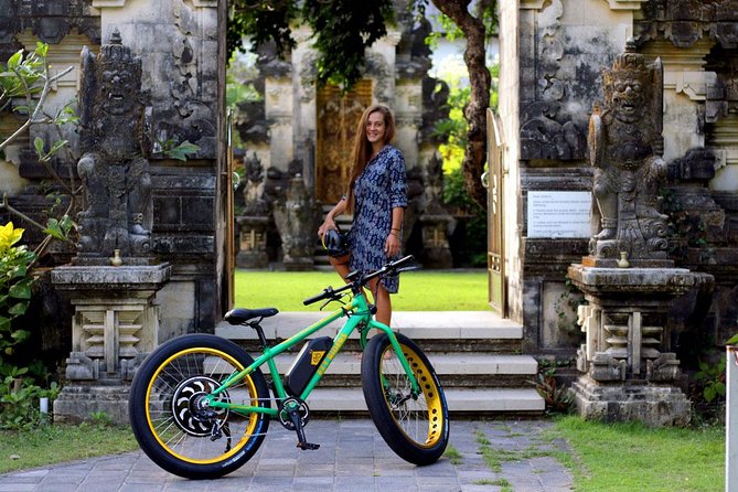 Kuta Beach eBike Private Tour - Food near the Satria Gatotkaca Statue
