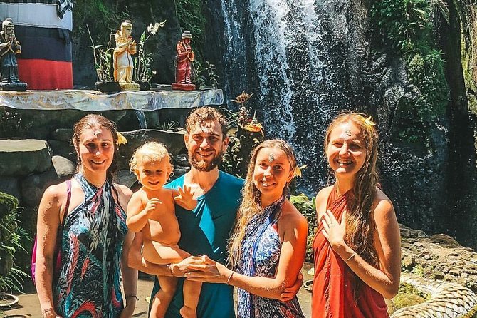 Matasidhi Holy Trip for the Soul - Meeting the balian for a palm or aura reading