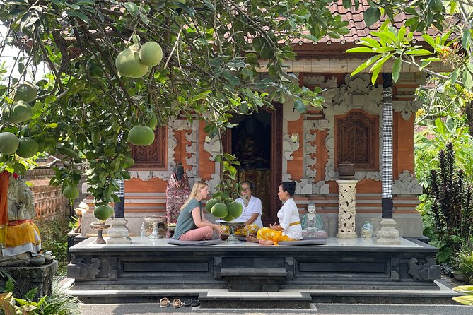 Meditate with a Shaman - Mengening Temple and the water purification ritual
