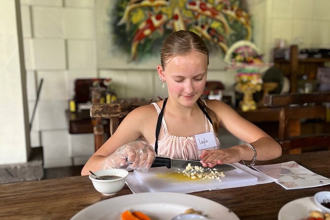 Mufu Rendang Cooking Class Kuta - A market lesson in Balinese ingredients