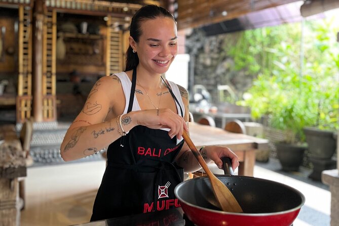 Mufu Rendang Cooking Class Kuta - Preparing rendang, ayam betutu, and sate lilit