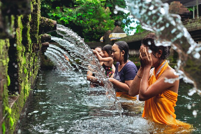 Munduk: Tamblingan jungle trek, waterfall, Ulun Danu temple - Key points at a glance