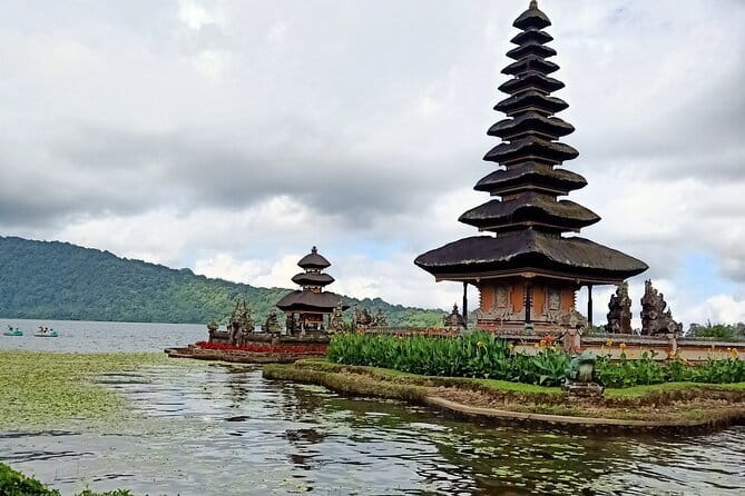 Munduk Twin lake Trekking, Ulun Danu Beratan & Hidden Waterfall - Why this route works from Ubud