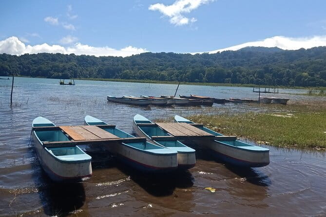 Munduk Twin lake Trekking, Ulun Danu Beratan & Hidden Waterfall - The guide can shape the whole day