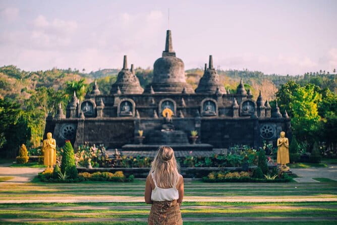 North Bali highlights: Buddhist temple, Waterfall & hot spring - The guide and car make the difference