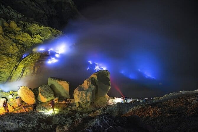North Bali highlights: Buddhist temple, Waterfall & hot spring - Timing, meals, and what to pack