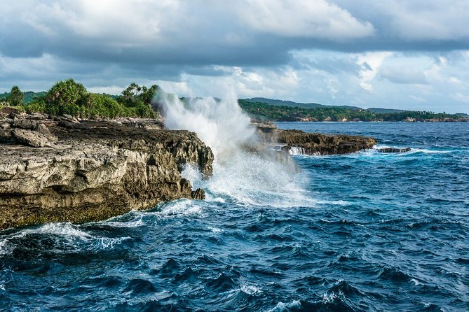 Nusa Lembongan Island: Snorkeling & Mangrove Forest Day Tour - Devil’s Tears and the power of the surf