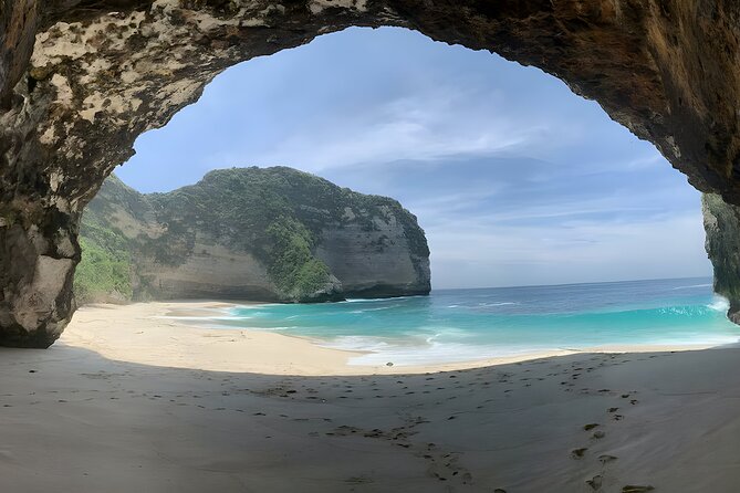 Nusa Penida Island Beach Tours with Snorkeling From Bali - Lunch, facilities, and the less polished moments
