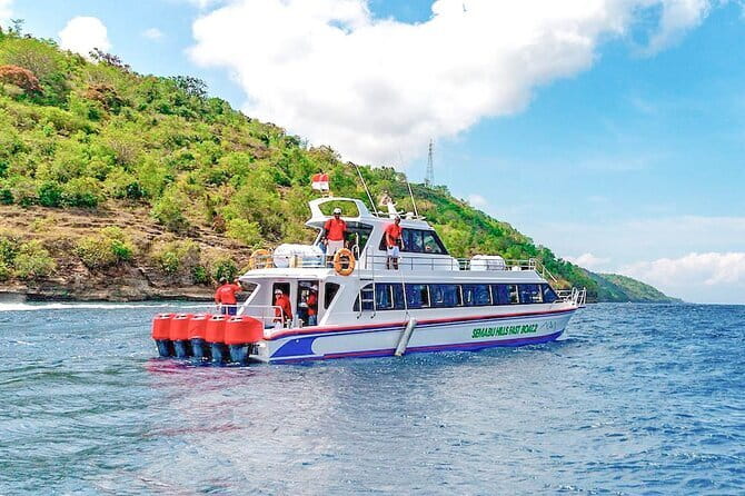 One-way Ticket Fast Boat from Sanur Bali or Nusa Lembongan - Boarding, luggage, and the short ride