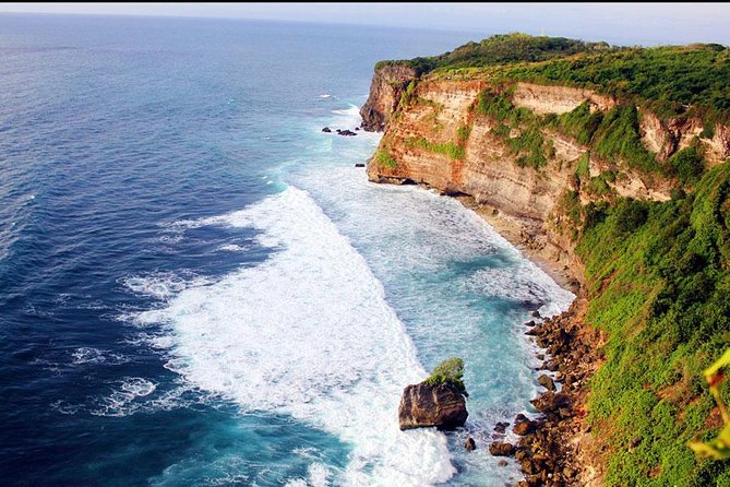 Padang-padang Beach and Kecak Firedance at Uluwatu Temple - The Kecak fire dance at the cliff-top temple