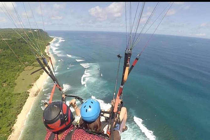 Paragliding Bali at Uluwatu Cliff with Photos/Videos - Getting ready at Ulu Paragliding Site