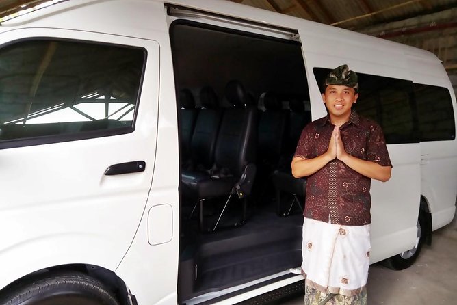 Private arrival transfer : Bali, Ngurah Rai Denpasar Airport to Ubud area - The drive from Bali’s airport to the Ubud area