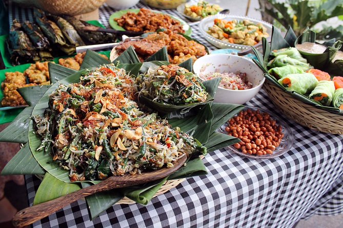 PRIVATE Authentic Balinese Cooking Class in Ubud at Putu's Home - A home visit before the cooking starts