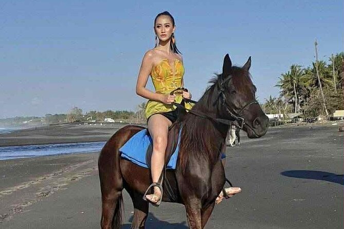 Private Bali Horse riding at saba beach - Meeting the horses at Saba Beach