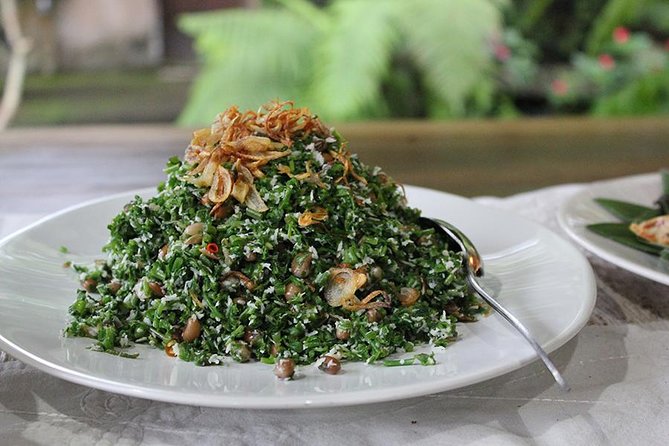 PRIVATE Balinese Cooking Class in Ubud with Dewa with Transfers - The meal you help create