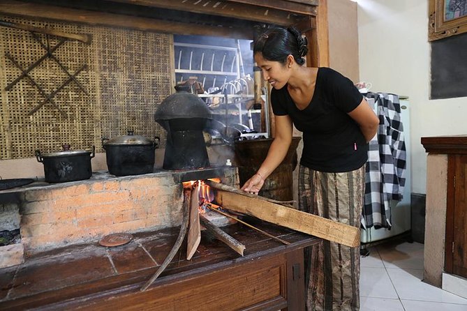 PRIVATE Balinese Cooking Class in Ubud with Dewa with Transfers - Why the private format is worth $69