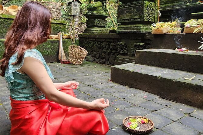 Private Balinese Purification in Holy Water at Temple with Local - Why the guide makes the difference