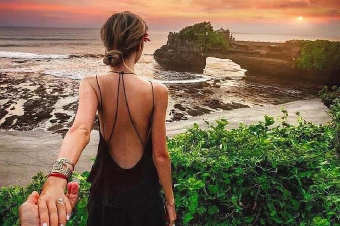 Private Full-Day Tour Jatiluwih Rice Terrace and Tanah Lot Temple - Tanah Lot and the sea temple setting